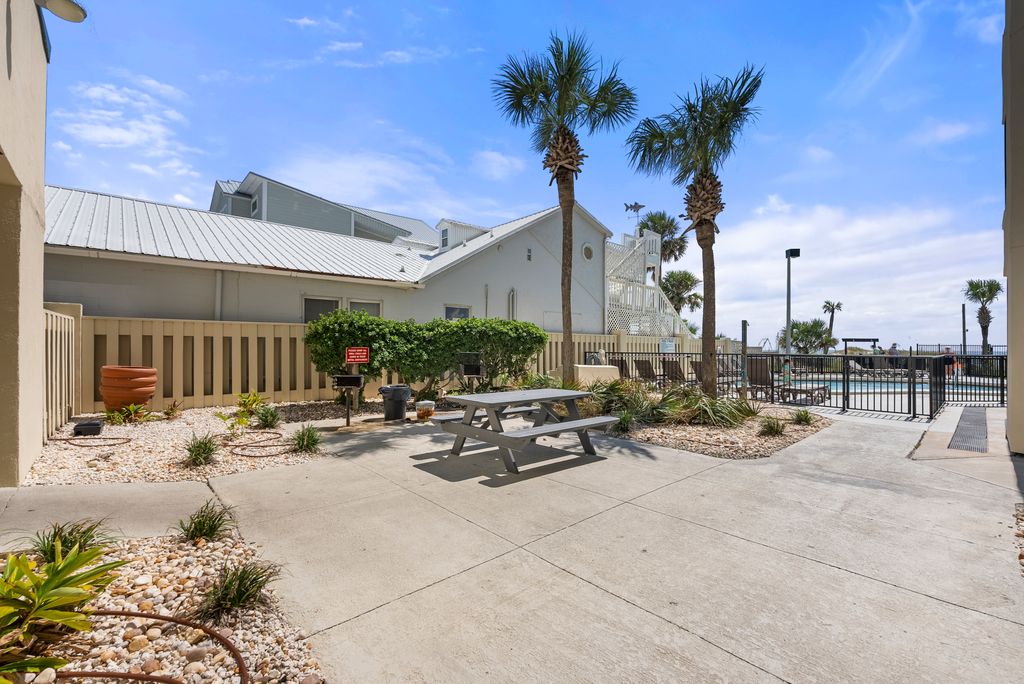 9850 S Thomas Dr E Amenities AWP Media 00013