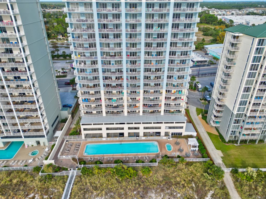 Twin Palms 005